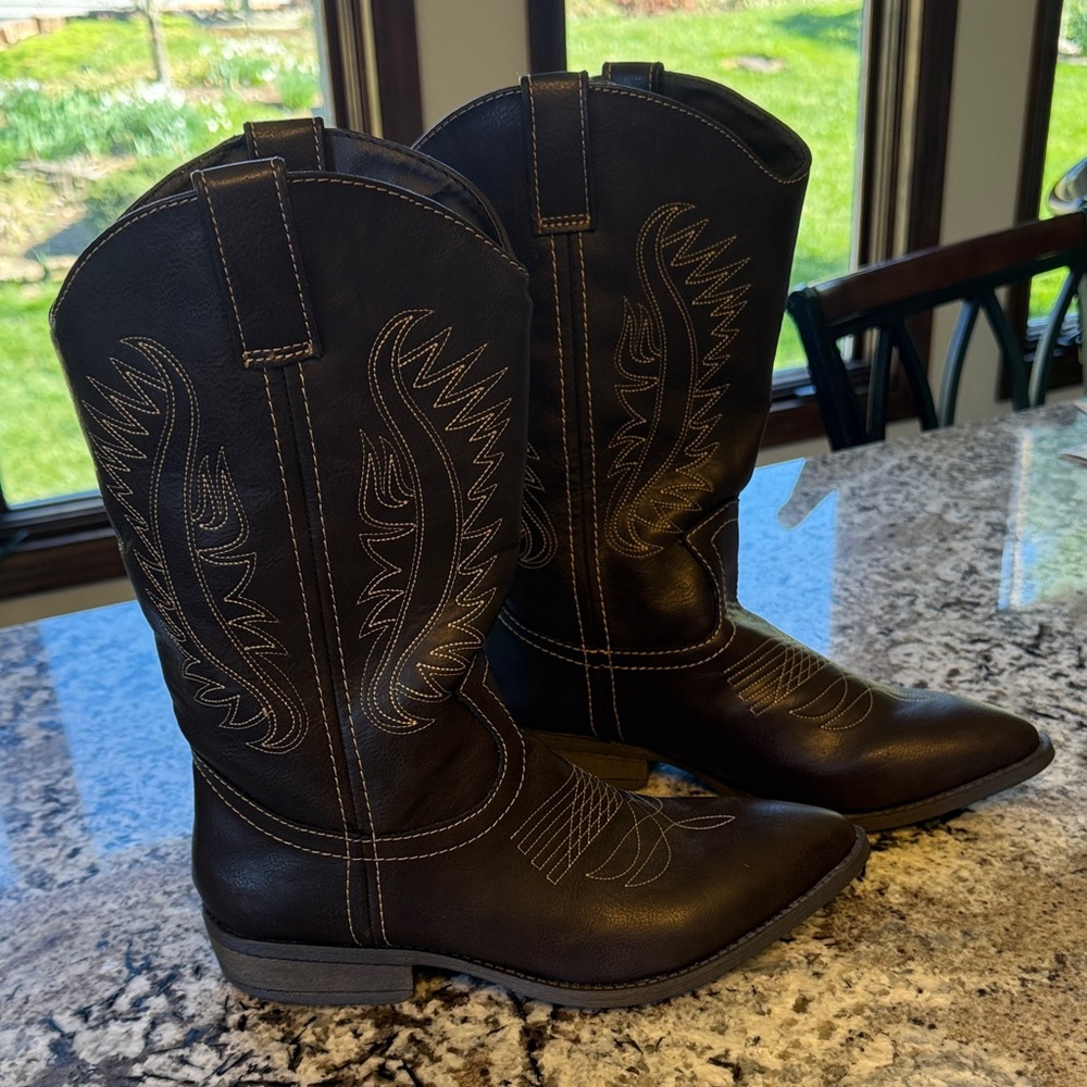 Rampage Dark Brown Cowboy Western Embroidered Heeled Boots